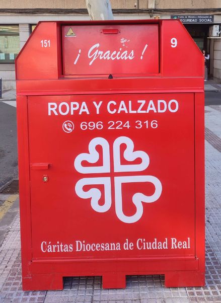 contenedor cáritas